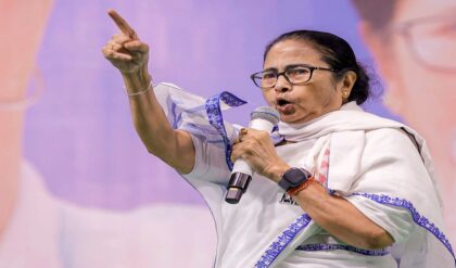 কলকাতায় হামলার হুমকি পাক মন্ত্রীর! কেন চুপ প্রধানমন্ত্রী? নদিয়ার সভা থেকে ‘অপারেশন সিঁদুর’ মনে করালেন তৃণমূল নেত্রী