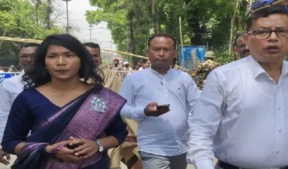 অভিষেক-বার্তায় কাটল জট! আইনি লড়াই শেষে ময়দানে স্বপ্না বর্মণ, রাজগঞ্জে কার পালে হাওয়া?