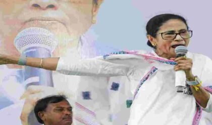 অস্ত্র ও ড্রাগ বোঝাই ২০০ বাস আসছে ইউপি থেকে? নদীয়ার সভা থেকে বিষ্ফোরক মমতা!