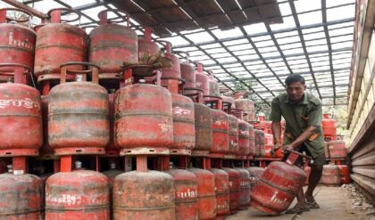যুদ্ধ পরিস্থিতির গুজবে আতঙ্কিত? গ্যাস সিলিন্ডার বুক করার আগে দেখে নিন সাইবার সেলের এই ‘ব্ল্যাক লিস্ট’