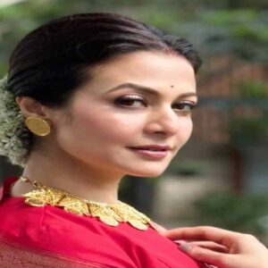 সংসদে পা রাখলেন ‘টলিউড কুইন’ কোয়েল! সাদা-লাল শাড়িতে নজরকাড়া সাংসদ, সাথে ছিলেন রানে ও কবীর