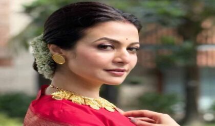 সংসদে পা রাখলেন ‘টলিউড কুইন’ কোয়েল! সাদা-লাল শাড়িতে নজরকাড়া সাংসদ, সাথে ছিলেন রানে ও কবীর