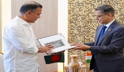 বরফ গলছে দিল্লি-ঢাকা সম্পর্কের? প্রধানমন্ত্রী তারেক রহমানের দরবারে ভারতীয় হাইকমিশনার, কী কথা হলো দুই নেতার?