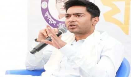 সরাসরি চ্যালেঞ্জ! “বিজেপি শাসিত কোনো রাজ্যে লক্ষ্মীর ভাণ্ডার থাকলে রাজনীতি ছেড়ে দেব”, হুঙ্কার অভিষেকের সরাসরি চ্যালেঞ্জ! “বিজেপি শাসিত কোনো রাজ্যে লক্ষ্মীর ভাণ্ডার থাকলে রাজনীতি ছেড়ে দেব”, হুঙ্কার অভিষেকের