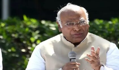 ৩০ বছর পর বিধানসভায় অধীর, নজরকাড়া মৌসমও! ২০২৬ নির্বাচনে বড় ধামাকা দিতে কী কী প্রতিশ্রুতি দিল কংগ্রেস? ৩০ বছর পর বিধানসভায় অধীর, নজরকাড়া মৌসমও! ২০২৬ নির্বাচনে বড় ধামাকা দিতে কী কী প্রতিশ্রুতি দিল কংগ্রেস?