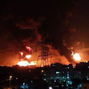 “৪৮ ঘণ্টা ঘরেই থাকুন, বহুতলের উপরে যাবেন না!”-ইরানে ভারতীয়দের চরম সতর্কতা দিল্লির