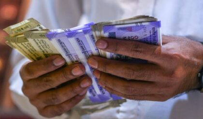 “মার্চ শেষ, তবু নেই DA-র দেখা!”-কেন্দ্রীয় সরকারি কর্মীদের কি তবে আরও অপেক্ষা? ফাঁস হলো আসল কারণ “মার্চ শেষ, তবু নেই DA-র দেখা!”-কেন্দ্রীয় সরকারি কর্মীদের কি তবে আরও অপেক্ষা? ফাঁস হলো আসল কারণ