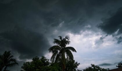 “ঘর থেকে বেরনোর আগে সাবধান!”-৭০ কিমি বেগে ঝোড়ো বৃষ্টির পূর্বাভাস, কাঁপছে বাংলা “ঘর থেকে বেরনোর আগে সাবধান!”-৭০ কিমি বেগে ঝোড়ো বৃষ্টির পূর্বাভাস, কাঁপছে বাংলা