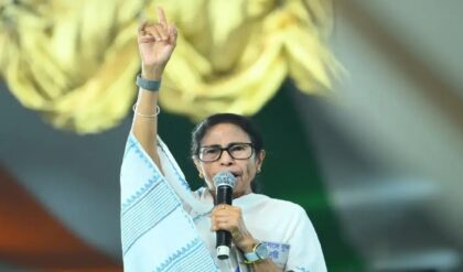 ভোটার তালিকা নিয়ে বড় ষড়যন্ত্র? ১.২ কোটি ভোটারের ভাগ্য ঝুলে! এবার কি সরাসরি মোদির সাথে টক্কর মমতার? ভোটার তালিকা নিয়ে বড় ষড়যন্ত্র? ১.২ কোটি ভোটারের ভাগ্য ঝুলে! এবার কি সরাসরি মোদির সাথে টক্কর মমতার?