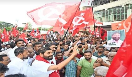 কেরলে বড় খেলা! ২৩% ভোট হাতে রাখা ‘এঝাভা’ সম্প্রদায় এবার বিজেপির দিকে? কপালে চিন্তার ভাঁজ পিনারাই বিজয়নের! কেরলে বড় খেলা! ২৩% ভোট হাতে রাখা ‘এঝাভা’ সম্প্রদায় এবার বিজেপির দিকে? কপালে চিন্তার ভাঁজ পিনারাই বিজয়নের!