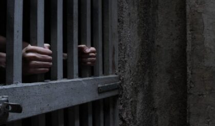 খুন না কি ‘আত্মহত্যা’? কাস্টডিয়াল ডেথ-এ বিচারে দীর্ঘসূত্রতা, খোদ হাইকোর্টের কড়া নির্দেশে কাঁপছে প্রশাসন! খুন না কি ‘আত্মহত্যা’? কাস্টডিয়াল ডেথ-এ বিচারে দীর্ঘসূত্রতা, খোদ হাইকোর্টের কড়া নির্দেশে কাঁপছে প্রশাসন!