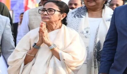 ‘উনি আবার হারবেন!’ মমতার মনোনয়ন পেশের দিনেই শুভেন্দুর বড় ভবিষ্যৎবাণী, ভোটের আগে ফুটছে ভবানীপুর!