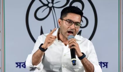 “জেতাতে না পারলে পদ থাকবে না!” শুভেন্দুর গড়ে দাঁড়িয়ে প্রধান-উপপ্রধানদের চরম হুঁশিয়ারি অভিষেকের