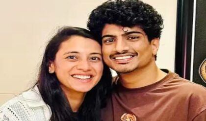 পলাশের দিদির হাতে স্মৃতির বাবার পা ছুঁয়ে প্রণাম! তবে কি মিটে গেল পুরনো তিক্ততা? ফের কি বিয়ের সানাই বাজবে?