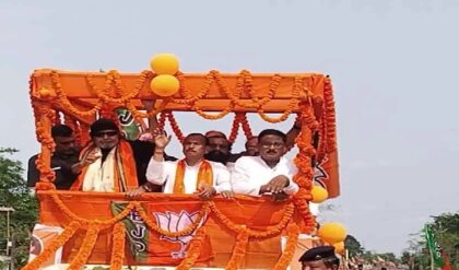 দেব বনাম মিঠুন! কোচবিহারে এবার টলিউডের লড়াই, সুকুমার রায়ের সমর্থনে রোড শো-তে ঝড় তুললেন মহাগুরু