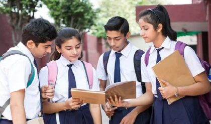 বই ছাড়াই শুরু হবে ক্লাস! CBSE-র নয়া শিক্ষানীতিতে তোলপাড় স্কুল, জোর করে ভাষা চাপানোর অভিযোগ?