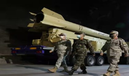 পশ্চিম এশিয়ায় চরম উত্তেজনা! ট্রাম্পের ‘শাসন পরিবর্তন’-এর পাল্টা জবাব দিল ইরান, পরমাণু চুক্তি কি বিশ বাঁও জলে? পশ্চিম এশিয়ায় চরম উত্তেজনা! ট্রাম্পের ‘শাসন পরিবর্তন’-এর পাল্টা জবাব দিল ইরান, পরমাণু চুক্তি কি বিশ বাঁও জলে?