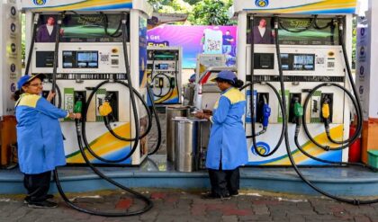 ইজরায়েল-ইরান সংঘাতের জেরে উত্তপ্ত হরমুজ প্রণালী! বিশ্ববাজারে সেঞ্চুরির পথে অপরিশোধিত তেল ইজরায়েল-ইরান সংঘাতের জেরে উত্তপ্ত হরমুজ প্রণালী! বিশ্ববাজারে সেঞ্চুরির পথে অপরিশোধিত তেল