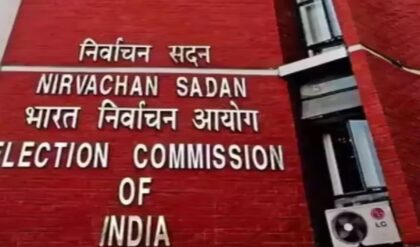 তৃণমূল-ডিএমকে শিবিরে কমিশনের সার্জিক্যাল স্ট্রাইক! ৪৮৩ জন অফিসার সরাতেই অগ্নিশর্মা মমতা-স্ট্যালিন তৃণমূল-ডিএমকে শিবিরে কমিশনের সার্জিক্যাল স্ট্রাইক! ৪৮৩ জন অফিসার সরাতেই অগ্নিশর্মা মমতা-স্ট্যালিন