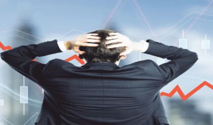 Stock Market Crash: সেনসেক্স পড়ল ৩০০ পয়েন্ট, নিফটিও নিম্নমুখী! বিনিয়োগকারীদের কপালে ফের চিন্তার ভাঁজ