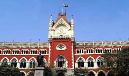 ভবানীপুরে মিছিল নয়, শর্তসাপেক্ষে শুধু বিক্ষোভ! বকেয়া ডিএ নিয়ে হাইকোর্টের বড় নির্দেশ, রবিবার কী ঘটবে হাজরায়? ভবানীপুরে মিছিল নয়, শর্তসাপেক্ষে শুধু বিক্ষোভ! বকেয়া ডিএ নিয়ে হাইকোর্টের বড় নির্দেশ, রবিবার কী ঘটবে হাজরায়?