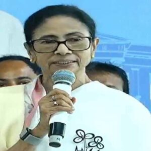 “ভোট দিতে বাধা দিলে ঝাড়ু দিয়ে রাস্তা সাফ করুন!” খণ্ডঘোষের সভা থেকে মা-বোনেদের দুর্ধর্ষ নিদান মমতার