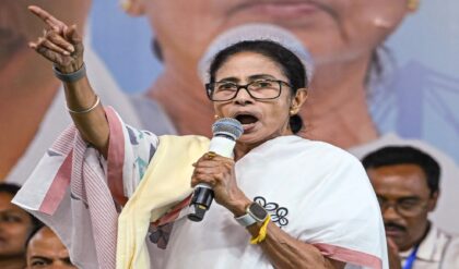 “খবর আমরাও পাই…” খণ্ডঘোষের সভা থেকে বড় ষড়যন্ত্রের পর্দাফাঁস করলেন তৃণমূল নেত্রী! “খবর আমরাও পাই…” খণ্ডঘোষের সভা থেকে বড় ষড়যন্ত্রের পর্দাফাঁস করলেন তৃণমূল নেত্রী!