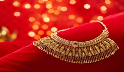 সোনার দামে বড় ধস! আমেরিকা-ইরান যুদ্ধের মাঝেও কেন সস্তা হচ্ছে হলুদ ধাতু? সামনে কি আরও পতন?