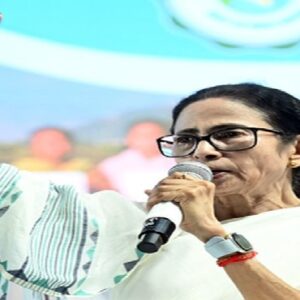 “ভোটের সময় বাইরে কিছু খাবেন না!” ঝাড়গ্রামের বিষ-কাণ্ডে মেজাজ হারালেন মমতা, শোনালেন নিজের জীবন মরণের লড়াইয়ের গল্প