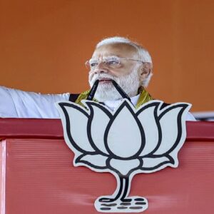 “১৫ বছর ধরে শুধু কুকীর্তি করেছে তৃণমূল!” শিলিগুড়িতে দাঁড়িয়ে মমতা সরকারকে তুলোধোনা মোদীর