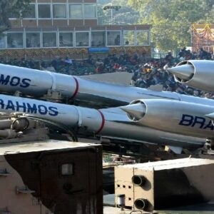 ক্ষেপণাস্ত্রের দুনিয়ায় ভারতের দাপট! ‘মেড ইন লখনউ’ ব্রহ্মস এবার সেনার অস্ত্রাগারে, কাঁপছে শত্রুরা?