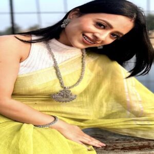 জামদানি না কি হ্যান্ডলুম? নববর্ষের সকালে নিজেকে মোহময়ী করে তোলার গোপন টিপস দিলেন অভিনেত্রী