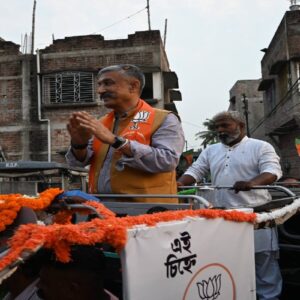 সেনাকর্তা না কি আইটিবিপি? উত্তরপাড়ার বিজেপি প্রার্থীর পেশা ও শিক্ষা নিয়ে তোলপাড় রাজনৈতিক মহল