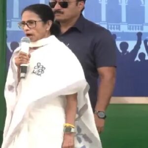 গরমের ছুটিতে যেতেন মামাবাড়ি, পুকুরে কাটতেন সাঁতার! ভোটপ্রচারে শৈশবস্মৃতিতে ডুব দিলেন তৃণমূল নেত্রী