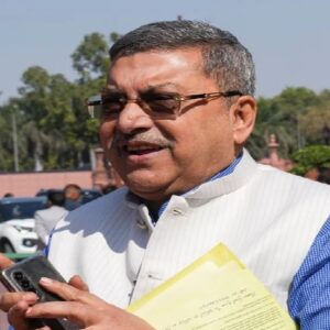 প্রধানমন্ত্রী বনাম মুখ্যমন্ত্রী: ‘একজনকে হারাতে কেন বারবার দৌড়চ্ছেন মোদী?’ প্রশ্ন তুললেন কল্যাণ