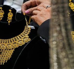 সোনা না কি হিরে? অক্ষয় তৃতীয়ার অফারে বাজিমাত মালাবার থেকে আদিত্য বিড়লার