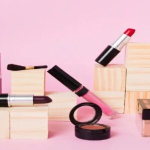 লিপস্টিক থেকে মাস্কারা: ডেট পার হওয়া মেকআপ কিটের এই ম্যাজিক ব্যবহার চমকে দেবে আপনাকে!