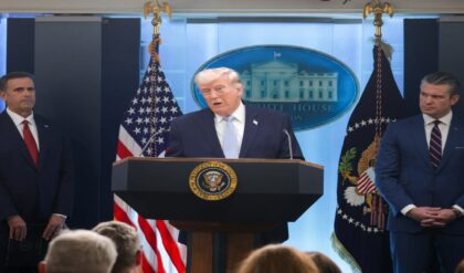 ‘সমুদ্রের নিচে হাড়গোড় হয়ে পড়ে থাকবে নৌবাহিনী’, ইরানকে ধ্বংসের চরম হুঁশিয়ারি ট্রাম্পের!