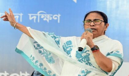 লক্ষ্মীর ভান্ডার বনাম অন্নপূর্ণা: বিজেপির ৩০০০ টাকার প্রতিশ্রুতিকে ‘মিথ্যা’ আখ্যা দিয়ে তুলোধোনা মমতার