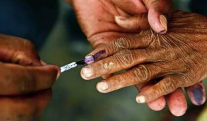 “বাংলায় শুরু হয়ে গেল ‘হোম ভোটিং'”-আপনিও কি বাড়িতে বসে ভোট দিতে পারেন?