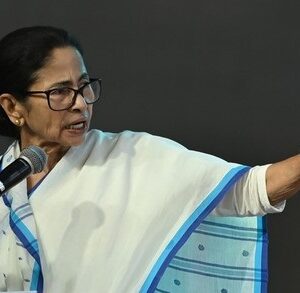 “এজেন্টকে গ্রেফতার করলে ….?”-বুথে বুথে ‘প্যারালাল মেশিনারি’ তৈরির নির্দেশ মমতার