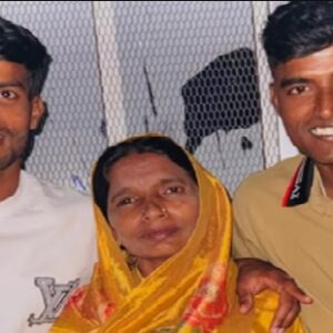 অনাহারে দিন কেটেছে, সম্বল ছিল না এক জোড়া জুতোও! আজ বল হাতে হায়দরাবাদের জার্সিতে কাঁপাচ্ছেন আইপিএল