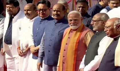 আম্বেদকর জয়ন্তীতে সংসদ চত্বরে নজিরবিহীন দৃশ্য! খাড়গের সাথে আলাপচারিতার মাঝে বড় প্রস্তাব মোদির আম্বেদকর জয়ন্তীতে সংসদ চত্বরে নজিরবিহীন দৃশ্য! খাড়গের সাথে আলাপচারিতার মাঝে বড় প্রস্তাব মোদির