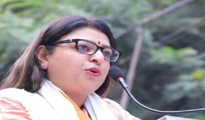 তৃণমূলের সন্ত্রাস বনাম পুলিশের নিষ্ক্রিয়তা! এন্টালিতে আক্রান্ত হয়ে সটান সিইও অফিসে বিজেপি প্রার্থী প্রিয়াঙ্কা তৃণমূলের সন্ত্রাস বনাম পুলিশের নিষ্ক্রিয়তা! এন্টালিতে আক্রান্ত হয়ে সটান সিইও অফিসে বিজেপি প্রার্থী প্রিয়াঙ্কা