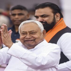 ১০ বারের মুখ্যমন্ত্রীর বিদায়! নীতীশের ছেড়ে যাওয়া সিংহাসনে এবার সম্রাট, তোলপাড় পটনার রাজনীতি