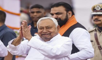 ১০ বারের মুখ্যমন্ত্রীর বিদায়! নীতীশের ছেড়ে যাওয়া সিংহাসনে এবার সম্রাট, তোলপাড় পটনার রাজনীতি ১০ বারের মুখ্যমন্ত্রীর বিদায়! নীতীশের ছেড়ে যাওয়া সিংহাসনে এবার সম্রাট, তোলপাড় পটনার রাজনীতি