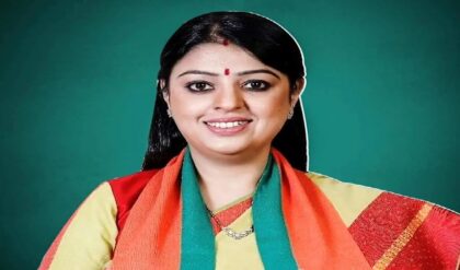 প্রিয়াঙ্কা টিব্রেওয়ালের প্রচারে রণক্ষেত্র রাজারঘাট! পুলিশকে আক্রমণ, মহিলাসহ আটক ৭; কমিশনকে রিপোর্ট দিল লালবাজার প্রিয়াঙ্কা টিব্রেওয়ালের প্রচারে রণক্ষেত্র রাজারঘাট! পুলিশকে আক্রমণ, মহিলাসহ আটক ৭; কমিশনকে রিপোর্ট দিল লালবাজার