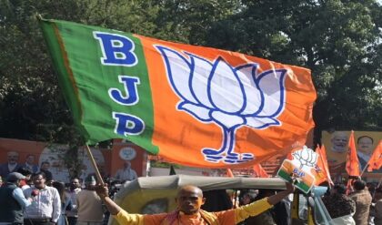 নববর্ষে বিজেপির ধামাকা ইস্তেহার! স্কুটিতে ভর্তুকি থেকে মন্দিরে স্পেশাল স্লট— তামিল বৈতরণী পার হতে মহিলাদেরই ভরসা নাড্ডার নববর্ষে বিজেপির ধামাকা ইস্তেহার! স্কুটিতে ভর্তুকি থেকে মন্দিরে স্পেশাল স্লট— তামিল বৈতরণী পার হতে মহিলাদেরই ভরসা নাড্ডার