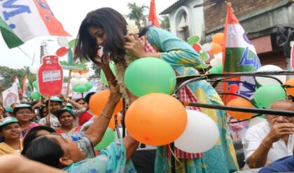 সোনার ভাণ্ডার থেকে বিলাসবহুল গাড়ি— লাভলি মৈত্রের সম্পত্তির হিসাব চমকে দেবে আপনাকে!