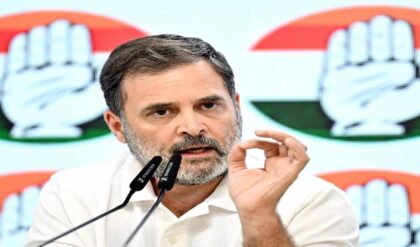 দেশের ঐক্যে কুঠারাঘাত করছে ঘৃণার রাজনীতি! উত্তরবঙ্গে দাঁড়িয়ে মোদী সরকারকে তুলোধোনা রাহুল গান্ধীর